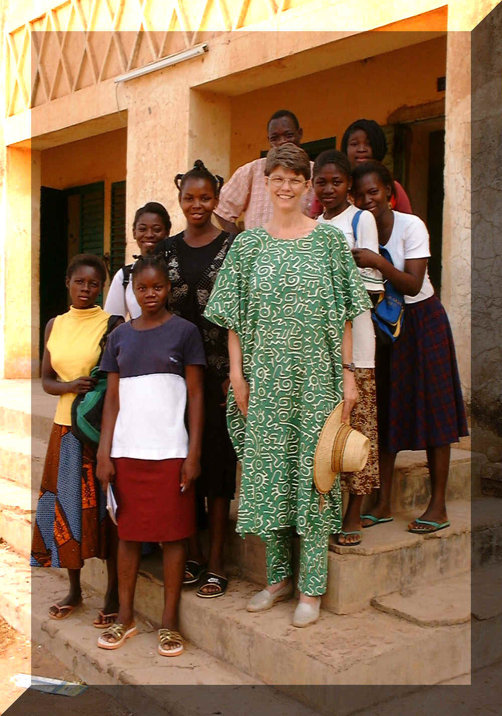 cls w 2C girls & ganame.JPG (266199 bytes)
